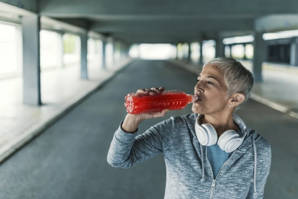 بهترین نوشیدنی زمان ورزش چیست؟ + ۵ نوشیدنی مقوی و منفعت آنها_سودو تکنولوژی 13 زمان ورزش و بدنسازی چه بنوشیم؟