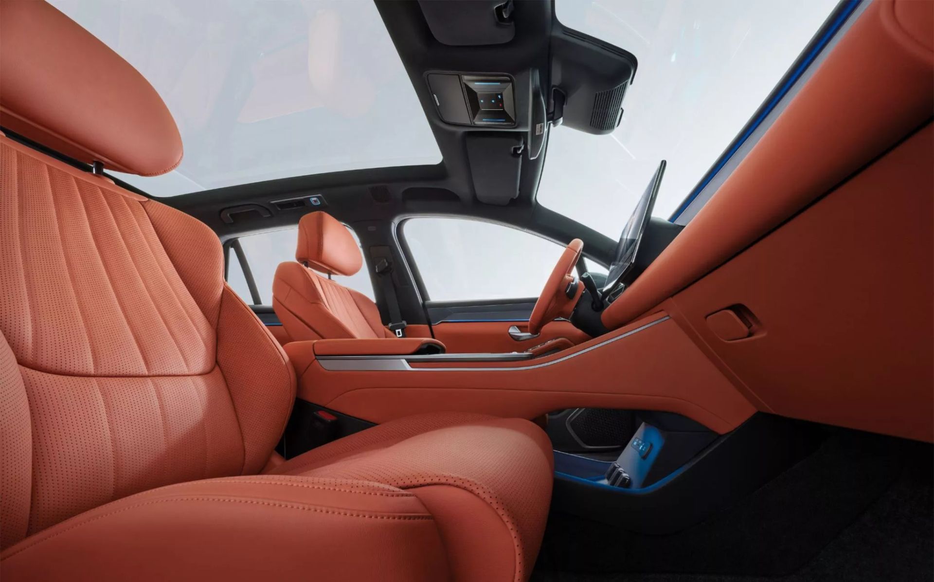 نمای داخل کابین خودرو بی‌وای‌دی Sealion 8