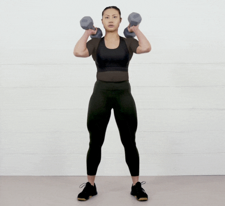 حرکات بدنسازی با دمبل؛ ۲۷ تمرین و انواع حرکات با دمبل_سودو تکنولوژی 77 ورزش با دمبل - اسکوات از جلو