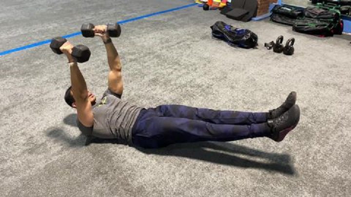 حرکات بدنسازی با دمبل؛ ۲۷ تمرین و انواع حرکات با دمبل_سودو تکنولوژی 89 ورزش با دمبل - اسکال کراشر هالو بادی