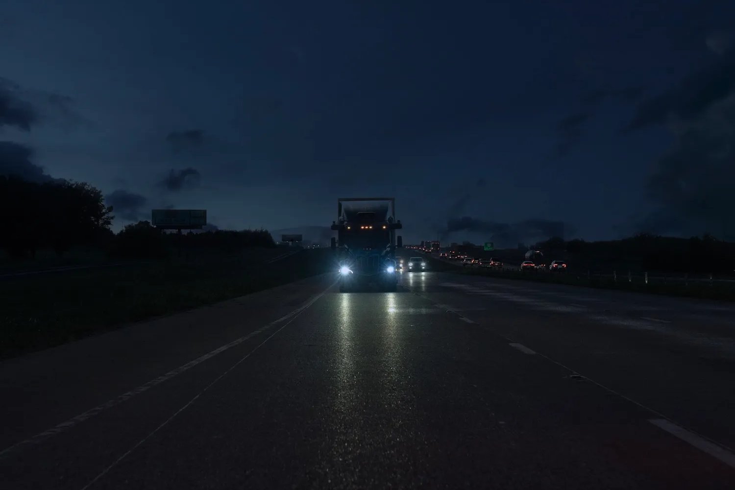 کامیون‌های خودران آورورا حالا شب‌ها هم رانندگی می‌کنند