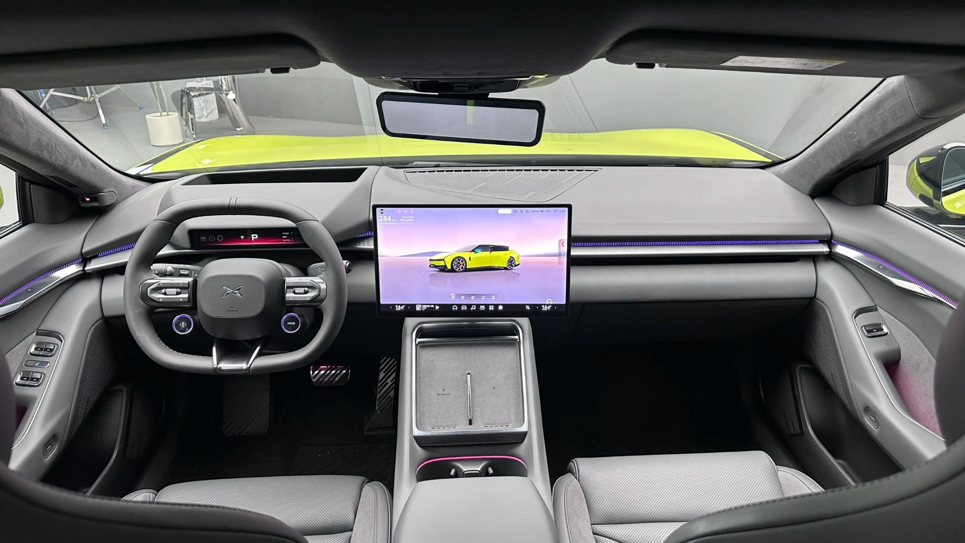 ۱۰ هزار نفر در ۶ دقیقه برای خرید این ماشین ثبت نام کردند!_سودو تکنولوژی 4 نمای داخل کابین خودرو اکسپنگ P7