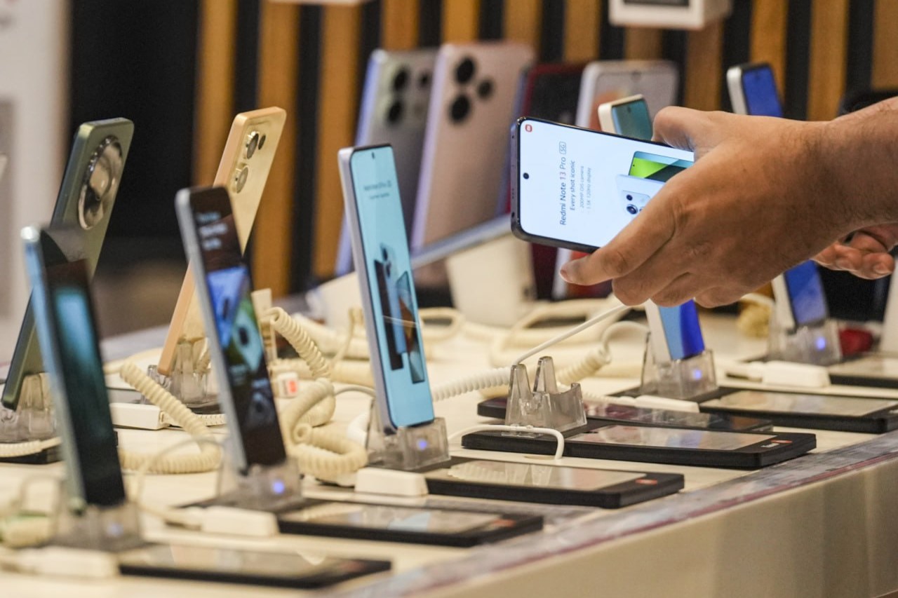 واردات موبایل ۲۳ درصد نسبت به سال گذشته کاهش یافت