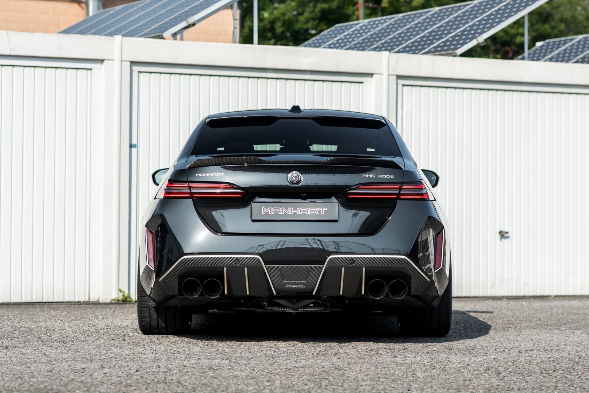 ابرخودرو خانوادگی؛ مدل سفارشی BMW M5 با قوت سرسامآور معارفه شد_سودو تکنولوژی 3 نمای پشتی مدل سفارشی BMW M5 منهارت