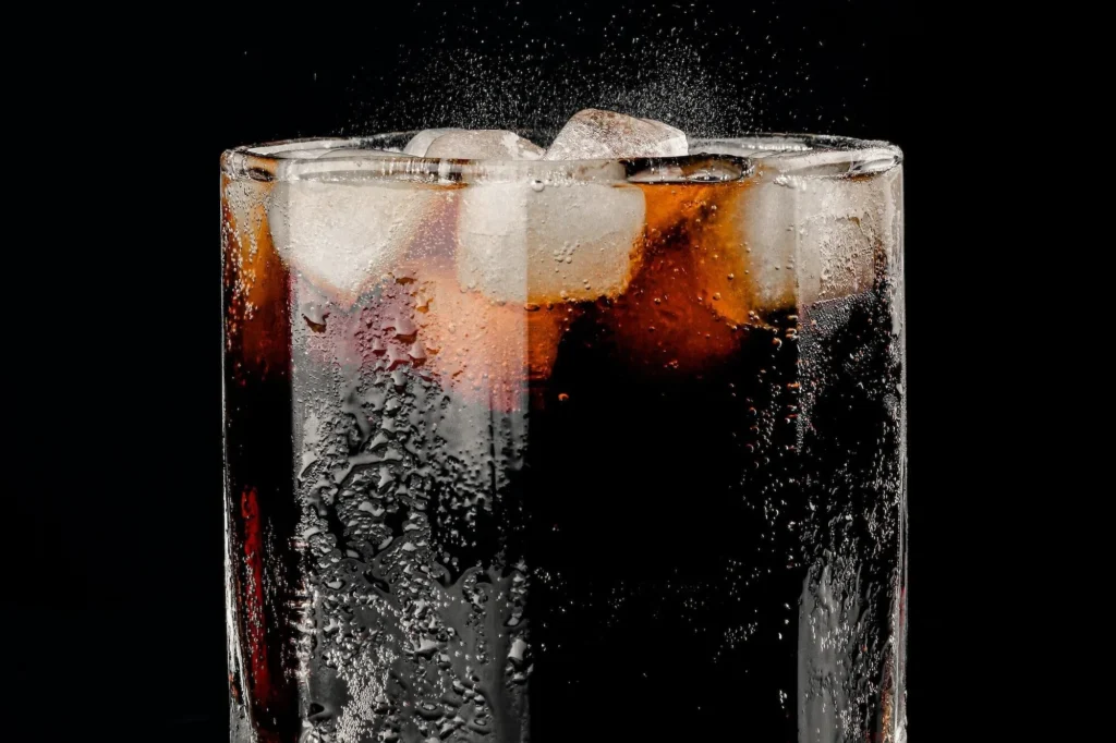 تاثییر نوشابه رژیمی بر دیابت: دوست یا دشمن؟ بازدید کامل مزایا، معایب و حقایق علمی_سودو تکنولوژی 12 1757342595 92 تاثییر نوشابه رژیمی بر دیابت دوست یا دشمن؟ بازدید کامل.webp