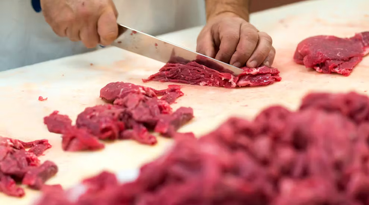 1758641674 100 گوشت تازه و منجمد چه تفاوت‌هایی دارند؟ آیا گوشت تازه