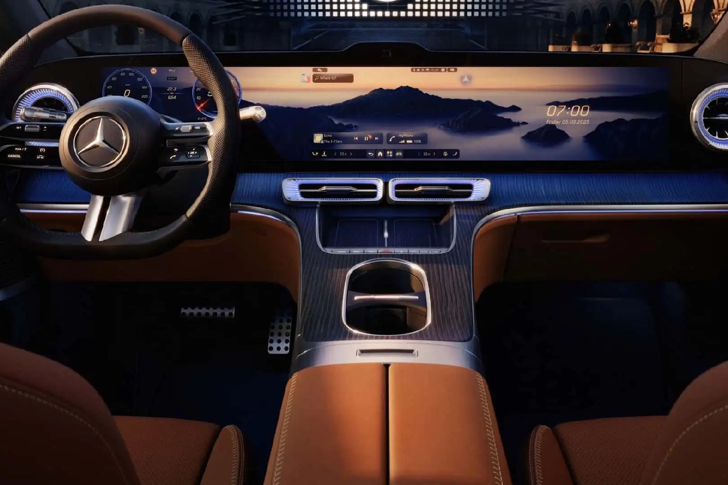 مرسدس بنز از طراحی کابین ماشین‌های بی‌ام‌و و آئودی انتقاد کرد