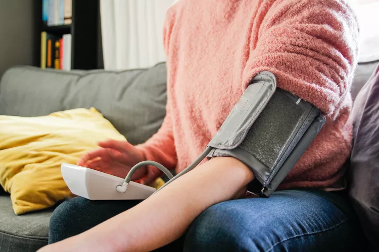 افت سختی خون سریع: ۸ راهکار سریع و درمان خانگی_سودو تکنولوژی 1 کاهش فشار خون فوری: ۸ راهکار فوری و درمان خانگی